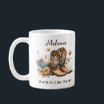 Geboren om Line Dance Cowboy Floral Boots Koffiemok<br><div class="desc">Voeg een rustieke charme toe aan uw garderobe met deze unieke cowboy floral coffee mok. Met klassieke cowboylaarzen versierd met delicate boho-achtige bloemetjes in aardse tinten, legt deze mok de sfeer van het Wilde Westen vast met een eigentijdse, kunstzinnige twist. Deze mok is ideaal voor het personaliseren met de naam...</div>