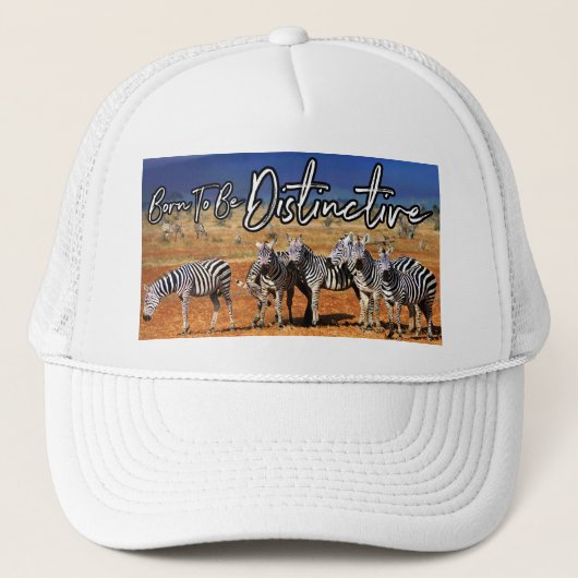 "Geboren om onderscheidend te zijn" Zebra Art Trucker Pet (Voorkant)