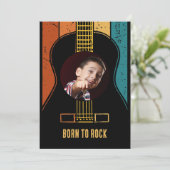 Geboren om rock  gitaar verjaardagsuitnodiging kaart (Staand voorkant)
