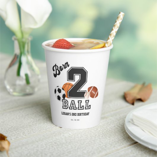 Geboren om te ballen sport thema jongen tweede ver papieren bekers (Insitu)