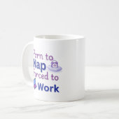 Geboren om te dutten – Grappig Werk Cadeau Humor Koffiemok (Voorkant links)