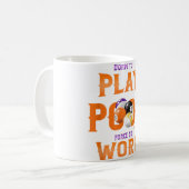 Geboren om te spelen zwembad gedwongen om te werke koffiemok (Voorkant links)