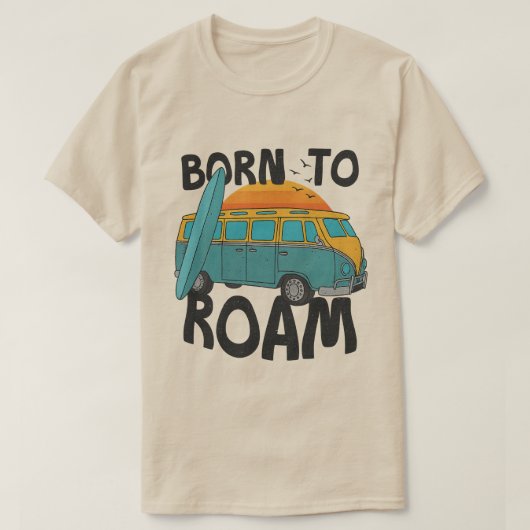 Geboren om te zwerven Retro Van & Surfboard Sunset T-shirt (Design voorkant)