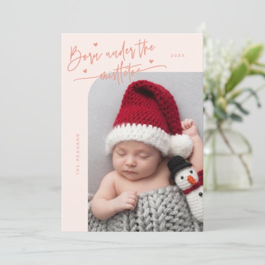 Geboren onder Mistletoe Peach Geboorteaankondiging Aankondiging (Staand voorkant)