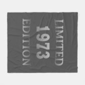 Geboren op 1973, beperkte uitgave fleece deken (Voorkant (Horizontaal))