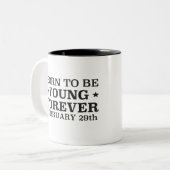 Geboren op 29 februari tweekleurige koffiemok (Voorkant links)