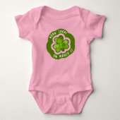 Geboren op Saint Patrick's Day Baby Girl Bodysuit (Voorkant)