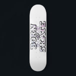 Geboren op schaats witte graffiti persoonlijk skateboard<br><div class="desc">Kool skateboard met een duidelijke witte achtergrond met de vermelding "Geboren tot schaats" in een modern graffiti lettertype.</div>
