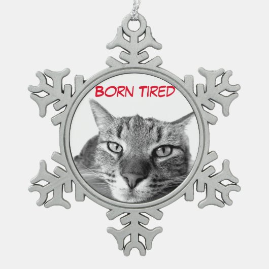 Geboren vermoeide kat tin sneeuwvlok ornament (Voorkant)