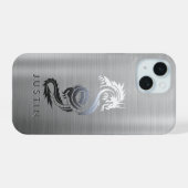 Geborsteld Metallic Draak iPhone 15 Case (Achterkant horizontaal)