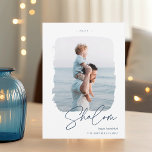geborstelde handtekening | Hanukkah-foto Feestdagenkaart<br><div class="desc">Een elegante en moderne fotokaart voor uw Hanukkah 2021-groeten, met één enkele verticale of portretgeoriënteerde foto in een uniek geschilderd lijst. "Shalom"verschijnt onder in hand lettered manuscript, met uw de groet van de douaneredag (getoond met "Happy Hanukkah") en familienaam onder. Voeg het jaar boven aan creëer een gedenkwaardige afwerking toe....</div>