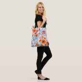 Geborstelde papavers: Abstracte bloemtextuur Tote Bag (Op model)