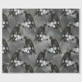 Geboste zwarte vogels en witte bloemen op grijs cadeaupapier (Vlak)