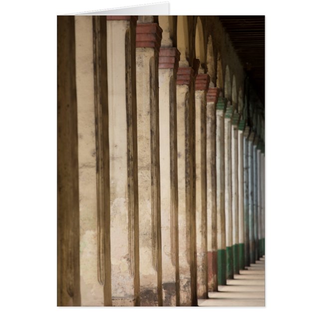 Gebouw kolommen, Havana, Cuba (Voorkant)