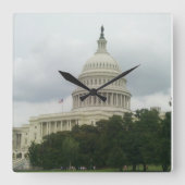 Gebouw van het Amerikaanse Capitool met bewolkte l Vierkante Klok (Voorkant)