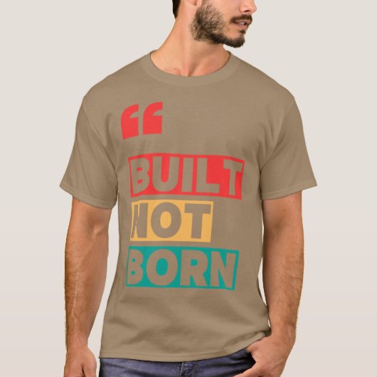 Gebouwd, niet geboren t-shirt (Voorkant)