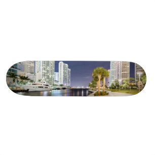 Gebouwen langs de rivier de Miami Persoonlijk Skateboard