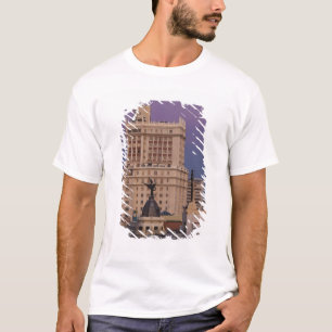 Gebouwen langs Gran Via en Edificio Espana T-shirt
