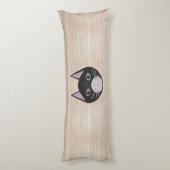 Gebrande glazen zwarte kat, beige lichaamskussen (Achterkant (Verticaal))