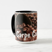 Gebrande koffiebonen met zilveren scoop foto mok (Voorkant links)