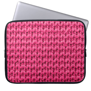 Gebreide roze achtergrond. Garens. Verticaal kn Laptop Sleeve