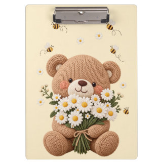 Gebreide teddybeer met madeliefjesboeket en lief b klembord
