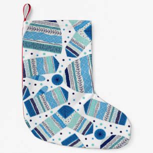 Gebreide winterkleding: Gezellig naadloos patroon. Kleine Kerstsok