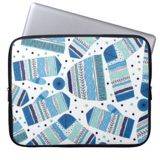 Gebreide winterkleding: Gezellig naadloos patroon. Laptop Sleeve