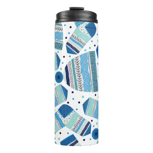 Gebreide winterkleding: Gezellig naadloos patroon. Thermosbeker (Voorkant)