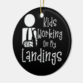 Gebroken arm Kinderen werken nog steeds aan landin Keramisch Ornament (Links)