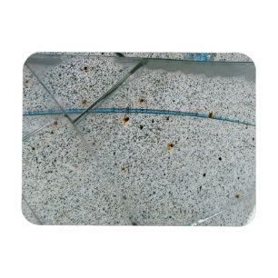 Gebroken, gekraakte en vuile glas magneet