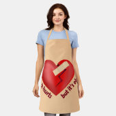 Gebroken hart genezen met patch en levenscitaat schort (Gedragen)