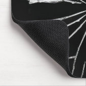 Gebroken spiegelscherven op zwart muismat (Hoek)