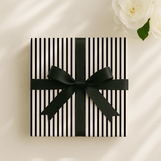 Gebroken wit, donkergrijs elegant gestreept cadeaupapier