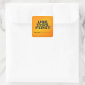 Gebruik deze eerste w/ datum vierkante sticker (Tas)