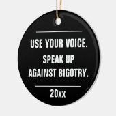 Gebruik je stem tegen het startjaar keramisch ornament (Links)