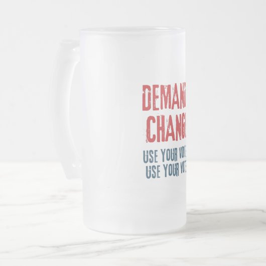 Gebruik uw stem en uw stem voor Verandering Matglas Bierpul (Voorkant links)