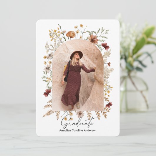 Gecadreerde Boho Bloemboog Afgestudeerde Kaart (Staand voorkant)