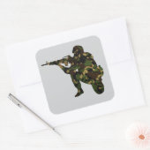 Gecamoufleerde Soldaat Vierkante Sticker (Envelop)