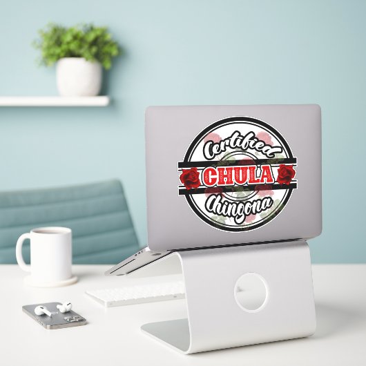 Gecertificeerde Chula Chingona Autodecal Sticker (Laptop op bureau)