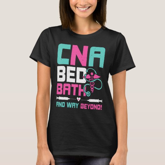 Gecertificeerde verpleegkundige assistent CNA Bed T-shirt (Voorkant)