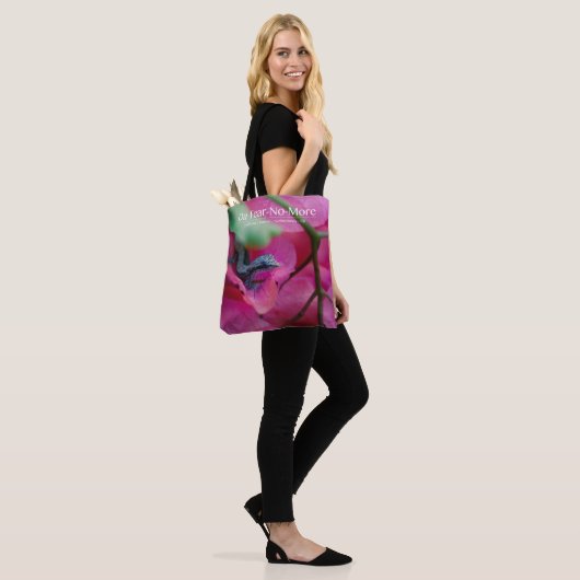 Gecko Dreams Tote Bag (Op model)