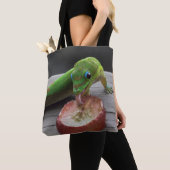 Gecko Eating Grapes Tote Bag (Dichtbij)