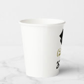 Geconcentreerd Afstudeerder klasse van elk jaar va Papieren Bekers (Rechts)