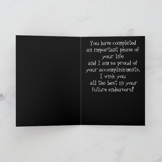 Geconcentreerd afstudeerder zwart-wit kaart (Binnen)