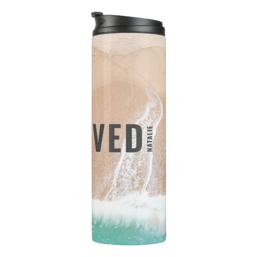 Geconcentreerd strandbekken zomer grappige typogra thermosbeker (Geroteerd rechts)