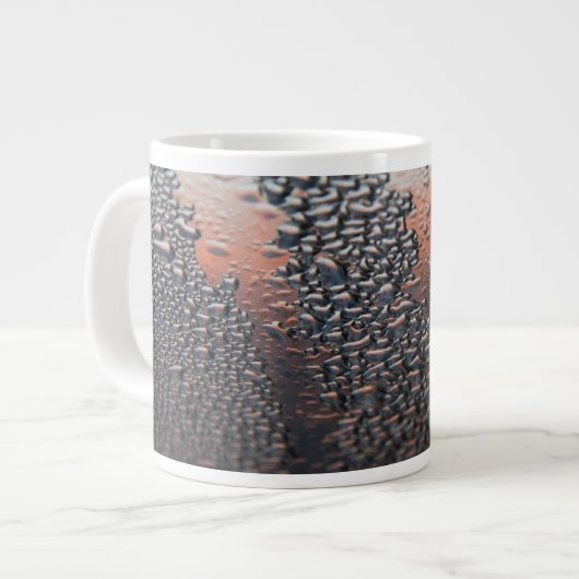 Gecondenseerde waterdruppels grote koffiekop (Links)