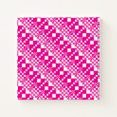 Gecontroleerd, controles in magenta en wit notitieboek (Achterkant)