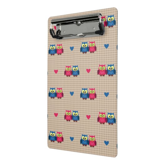 Gecontroleerd patroon met liefdesuilen mini klembord (Angled2)