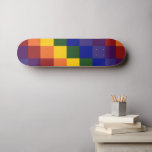 Gecontroleerde regenboog persoonlijk skateboard<br><div class="desc">Met dit coole, geremde regenboogpatroon vieren we je trots, steun of liefde voor kleur. Elke rij van regenbooggekleurde vierkantjes verschuift één vierkant naar rechts om een kleurrijk ingecheckt patroon te creëer. De kwadraten van rood, oranje, geel, groen, blauw, indigo, en viool vormen een opeenvolging van diagonaal gestapelde strepen. Digitaal gemaakt...</div>